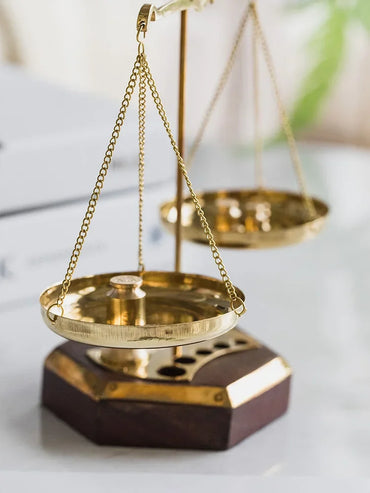 Luxury Aesthetic Figurines Balance Modern Nordic Sculptures Vintage Office Figurine Desktop Ornament Sculpture Retro Home Decor