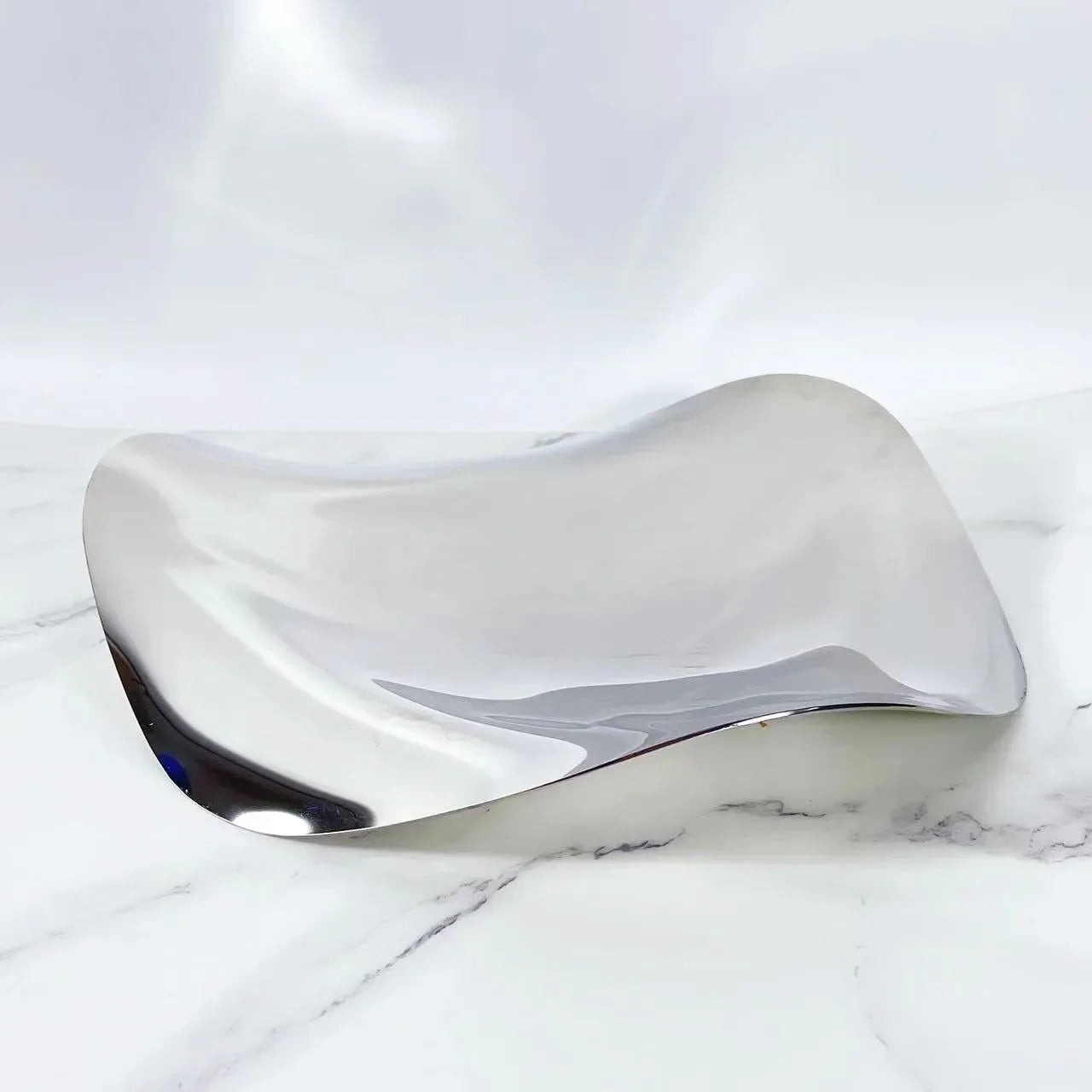 Simple European silver metal irregular streamline fruit tray ornaments kitchen restaurant model room storage tray