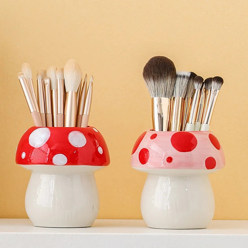Mushroom pen holder ceramic desktop cute girl pen holder Office stationery shelf creative home decoration ornaments
