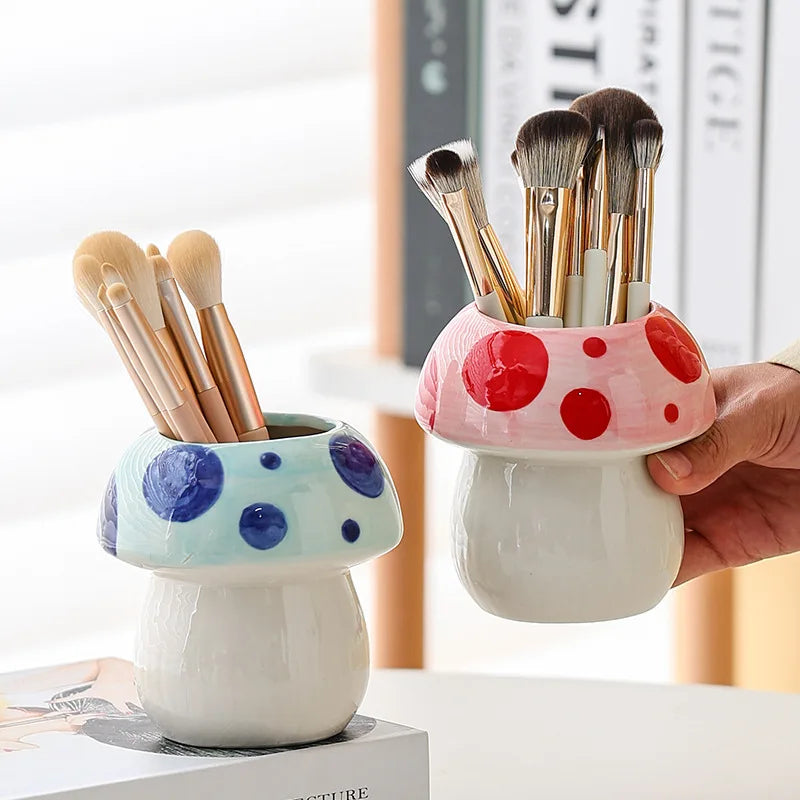 Mushroom pen holder ceramic desktop cute girl pen holder Office stationery shelf creative home decoration ornaments