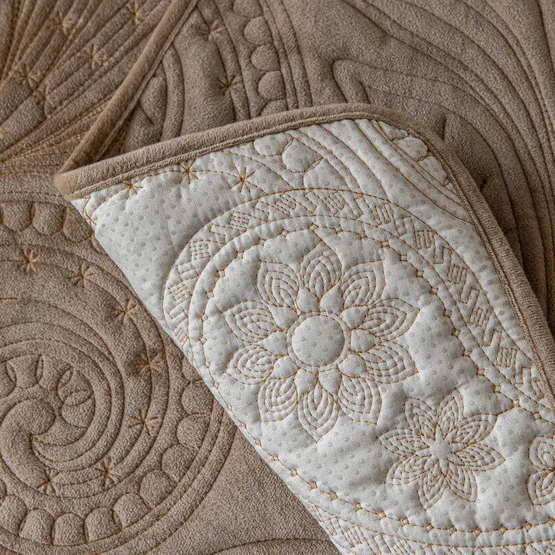 EIFLOY Nordic Retro Velvet Couch Cover for Sofa, 1, 2, 3, 4 Seater, Soft Plush Armchair Recliner Cover, Non Slip, Anti-scratch