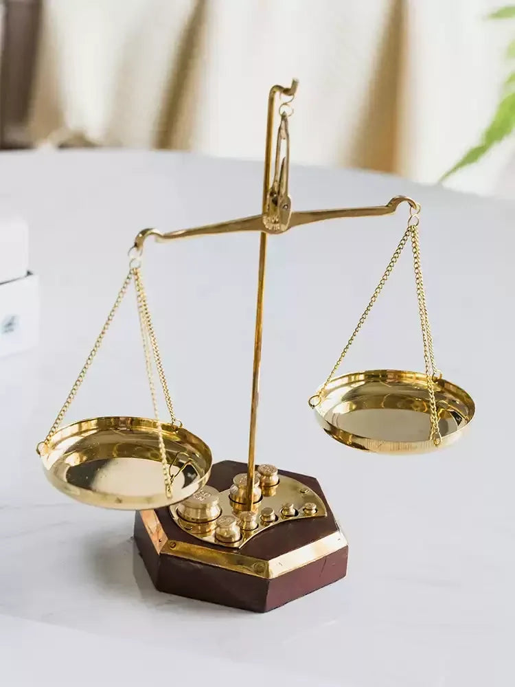 Luxury Aesthetic Figurines Balance Modern Nordic Sculptures Vintage Office Figurine Desktop Ornament Sculpture Retro Home Decor