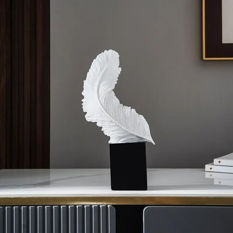 Modern Ornaments Luxury Interior Figurines Creative Desk Sculptures Aesthetic Living Room Decoration Bedroom Table Accessories