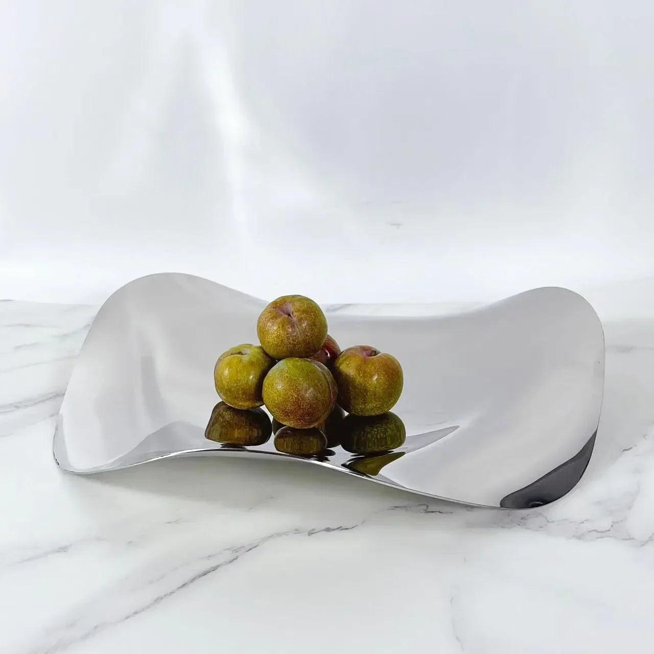 Simple European silver metal irregular streamline fruit tray ornaments kitchen restaurant model room storage tray