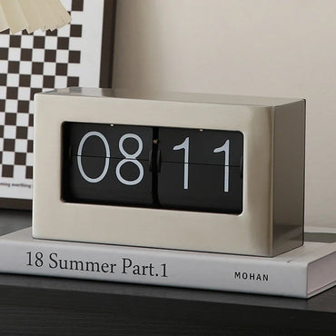 Retro Metal Table Clock Digital Clocks Flip Watch Interior Silent Bedside Bedroom Desk Accessories Silver Home and Decoration