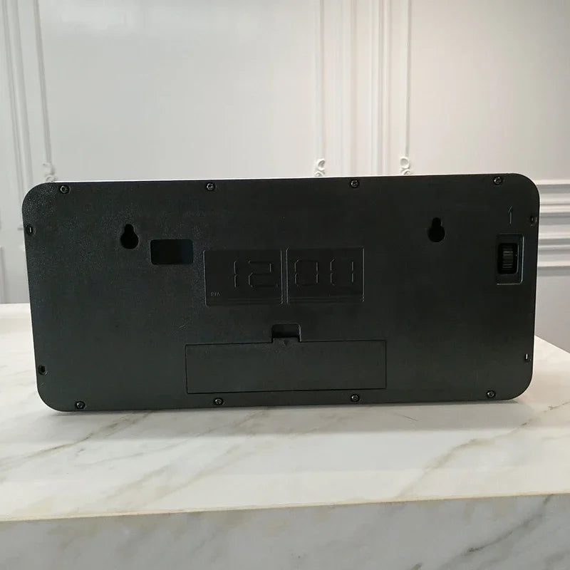 Retro Metal Table Clock Digital Clocks Flip Watch Interior Silent Bedside Bedroom Desk Accessories Silver Home and Decoration