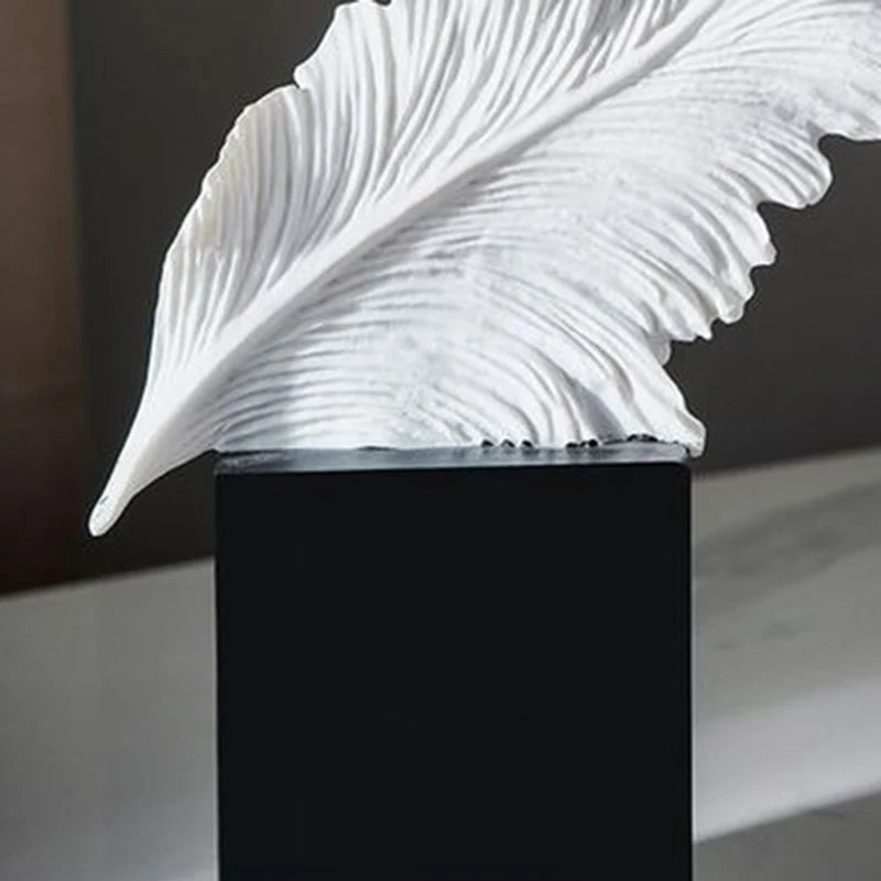 Modern Ornaments Luxury Interior Figurines Creative Desk Sculptures Aesthetic Living Room Decoration Bedroom Table Accessories