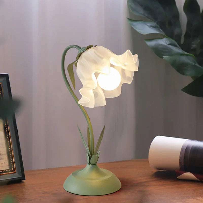Nordic Flower Girl Table Lamp for Bedroom Bedside Lights Acrylic Lampshade Living Room Decoration Study Desk Lamp Light Fixture