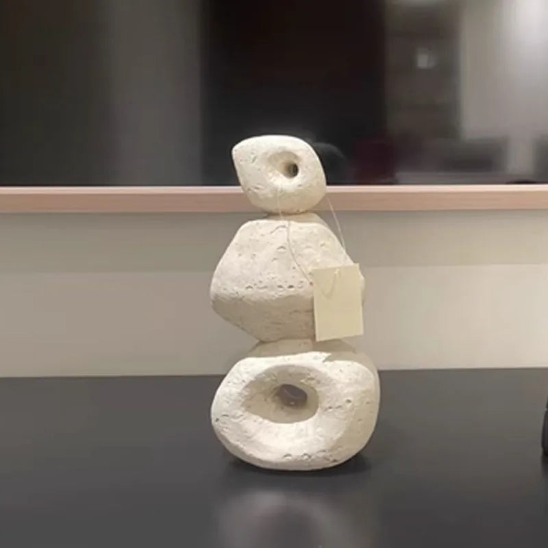 Ornaments Creative Sculpture Modern Figurines Luxury Figurine Aesthetic Interior Accessories Bedroom Decoration Home Decorations