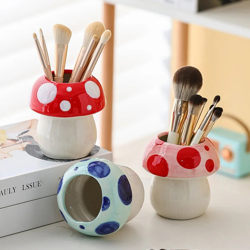 Mushroom pen holder ceramic desktop cute girl pen holder Office stationery shelf creative home decoration ornaments