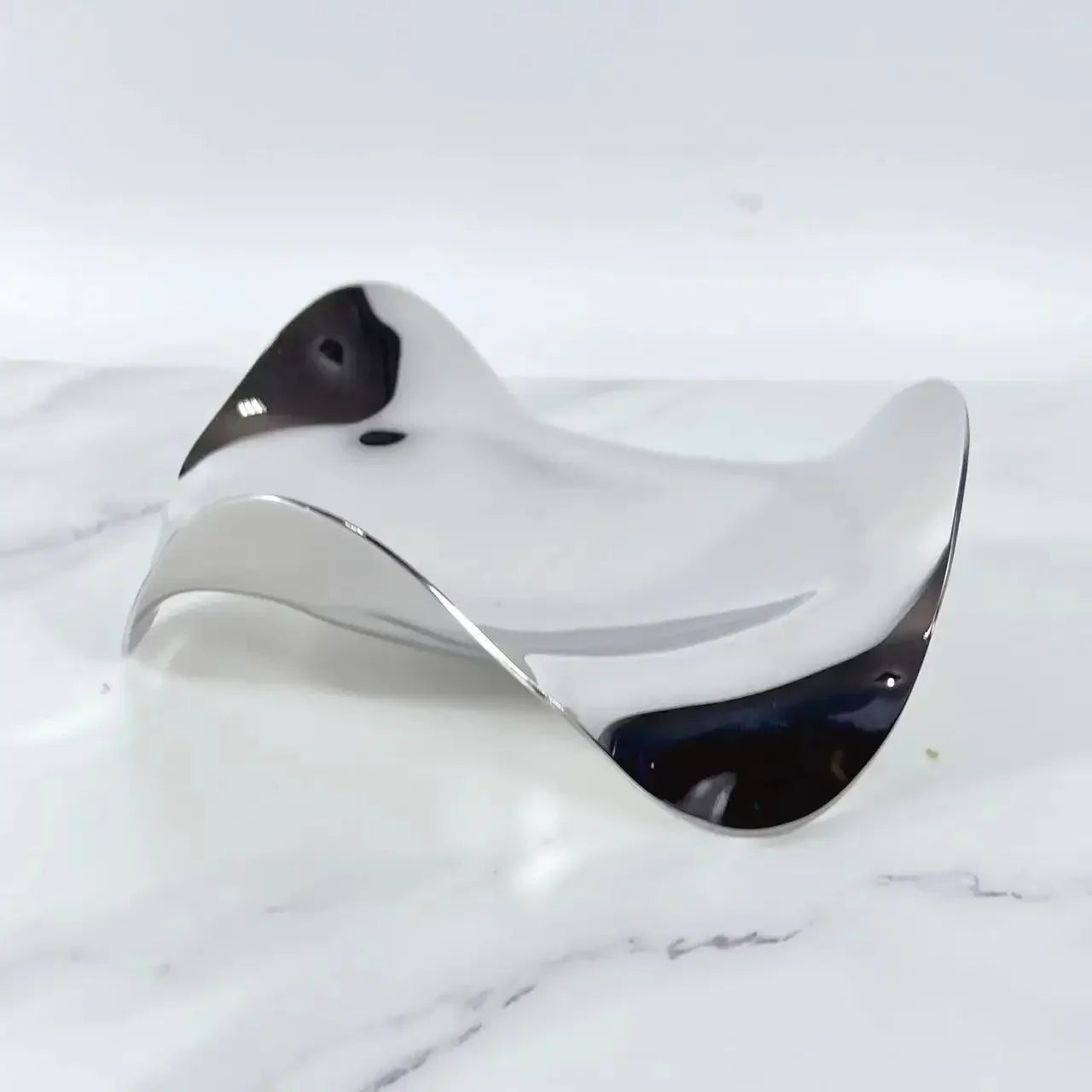 Simple European silver metal irregular streamline fruit tray ornaments kitchen restaurant model room storage tray