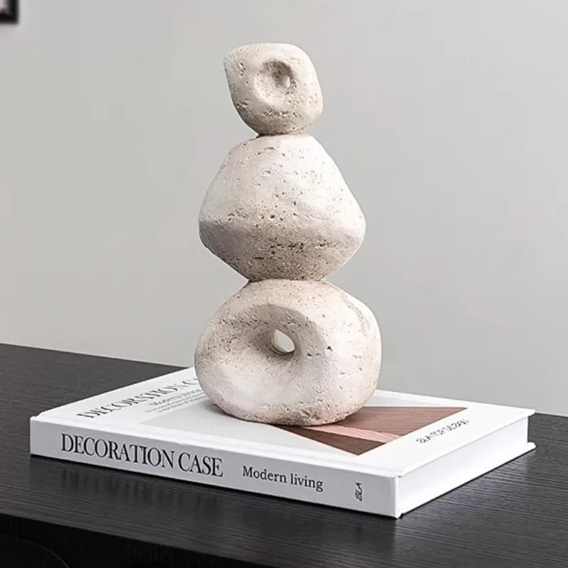 Ornaments Creative Sculpture Modern Figurines Luxury Figurine Aesthetic Interior Accessories Bedroom Decoration Home Decorations