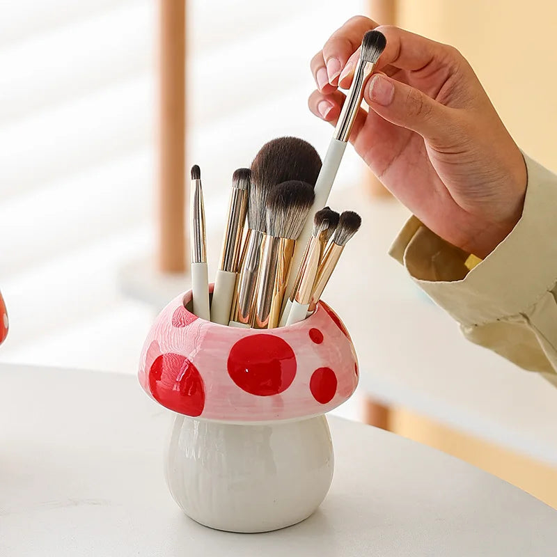 Mushroom pen holder ceramic desktop cute girl pen holder Office stationery shelf creative home decoration ornaments
